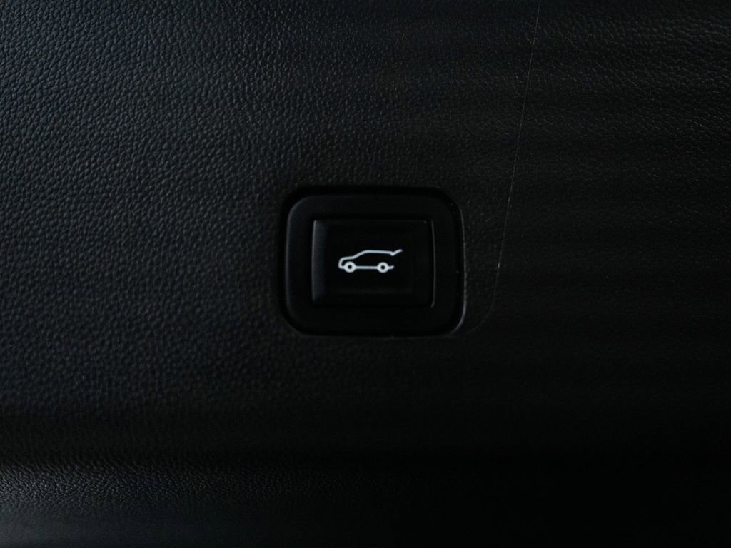 Used 2022 Chevrolet Traverse LT w/ LPO, Floor Liner Package AWD/4WD image 47
