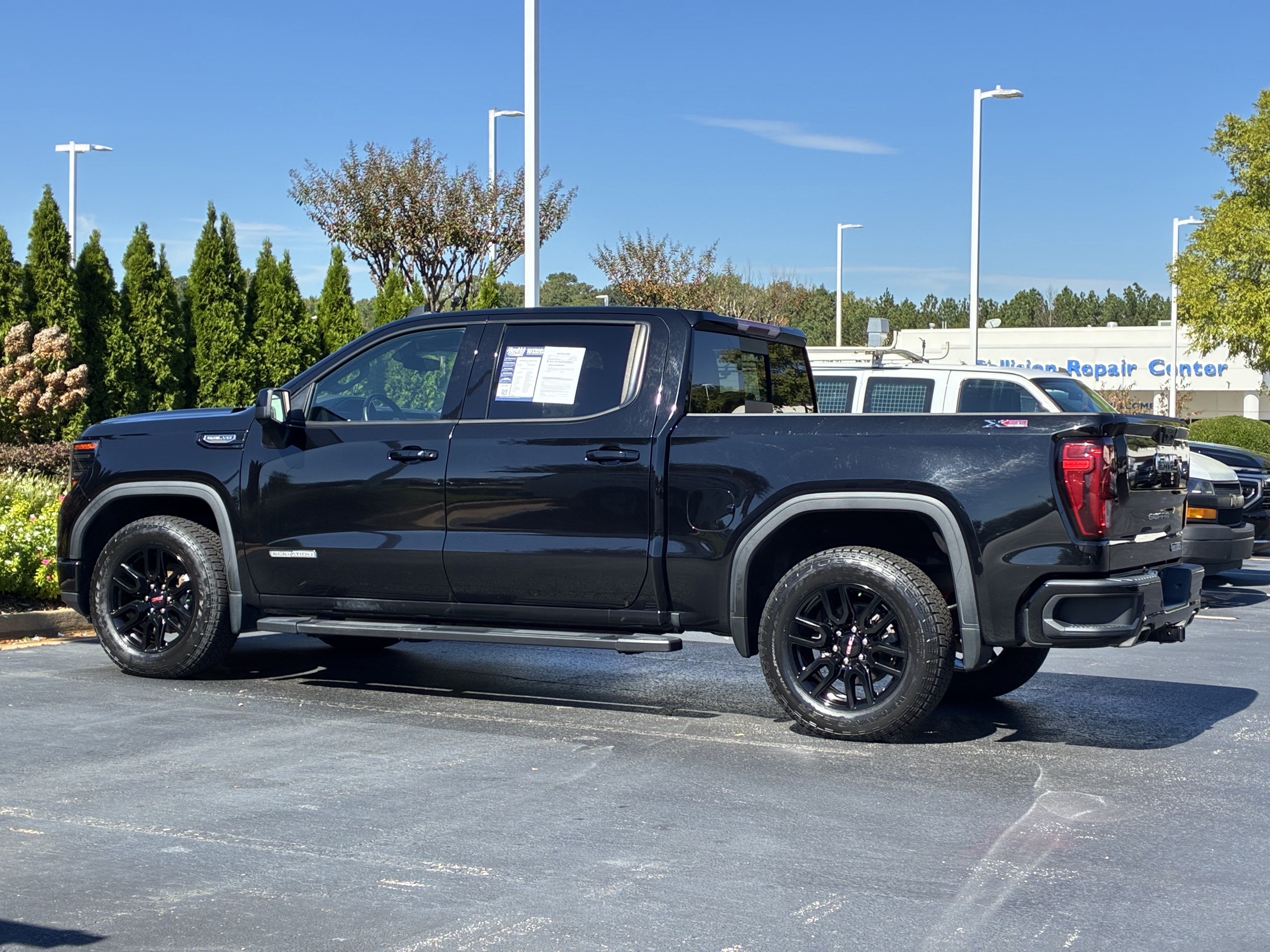 Used 2024 GMC Sierra 1500 Elevation w/ Elevation Premium Package AWD/4WD image 10
