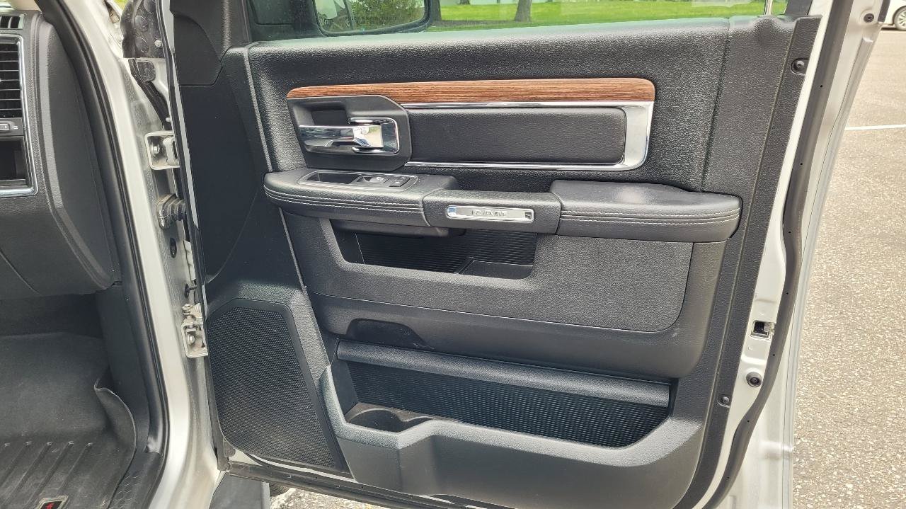 Used 2017 RAM 1500 Laramie AWD/4WD image 17