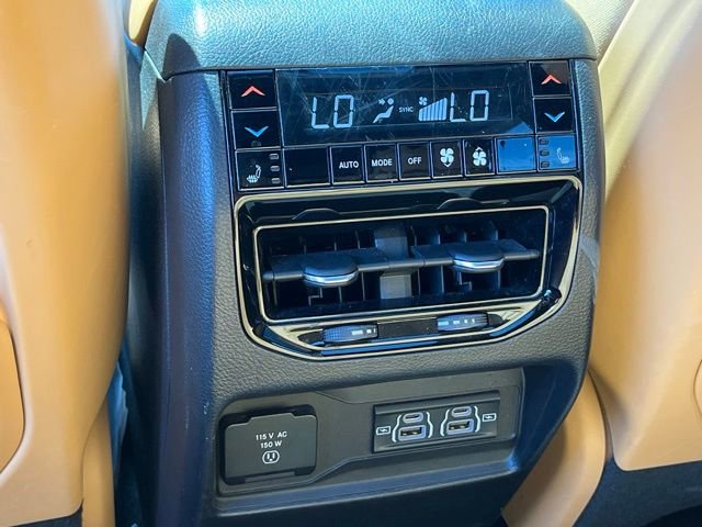 Used 2022 Jeep Grand Cherokee Summit w/ Advanced Protech Group IV AWD/4WD image 25