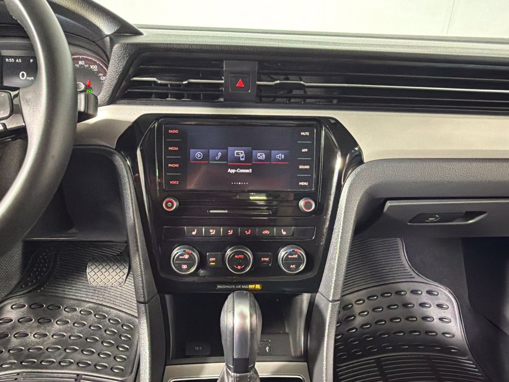 Certified 2022 Volkswagen Passat 2.0T SE FWD image 15