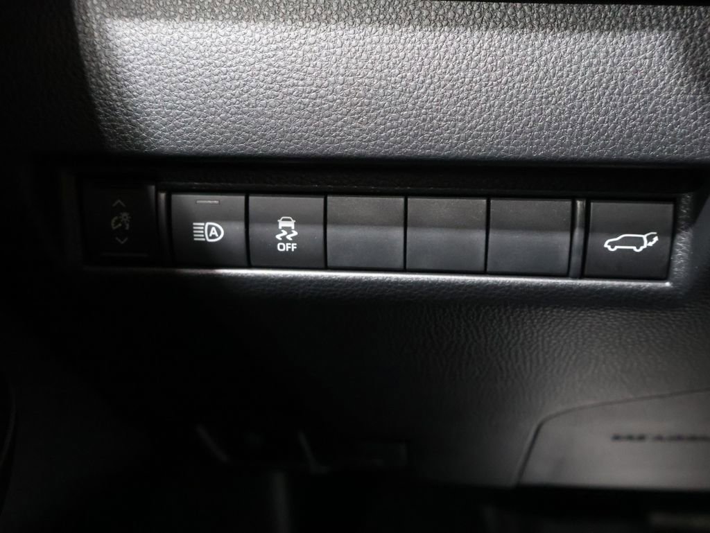 Used 2024 Toyota Venza LE image 33