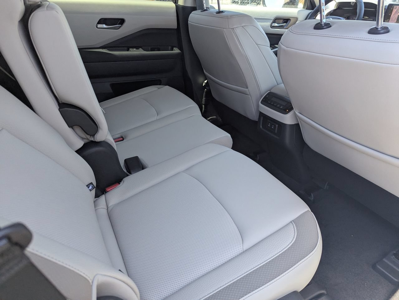 New 2026 Nissan Pathfinder SL FWD image 25