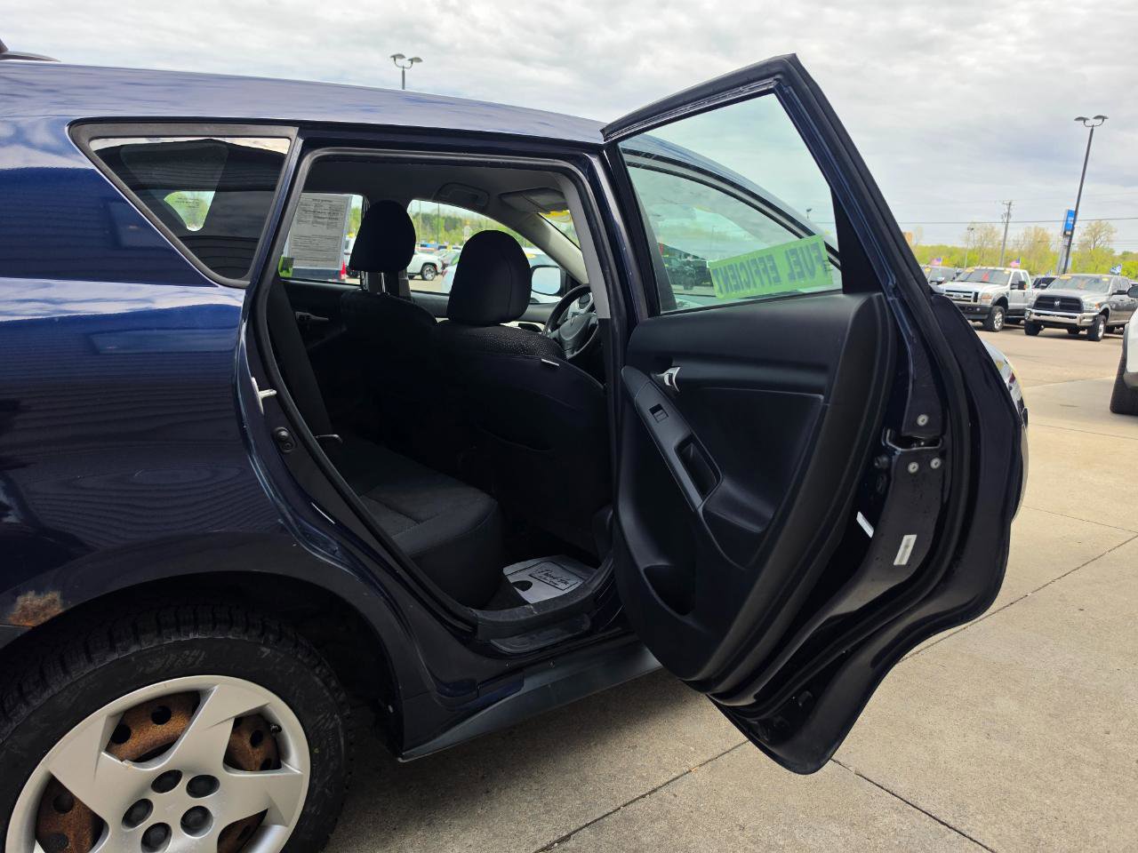 Used 2009 Pontiac Vibe w/ Preferred Package FWD image 16