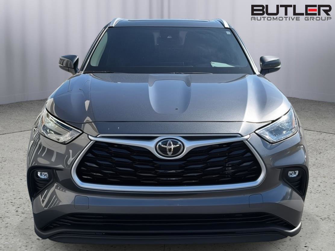 Used 2022 Toyota Highlander XLE FWD image 9