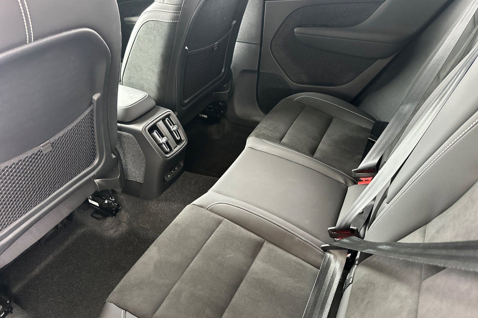 Used 2024 Volvo XC40 Recharge Ultimate w/ Protection Package Premier RWD image 13