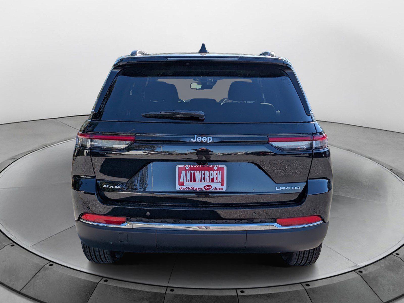 New 2025 Jeep Grand Cherokee Laredo X w/ Luxury Tech Group I AWD/4WD image 4