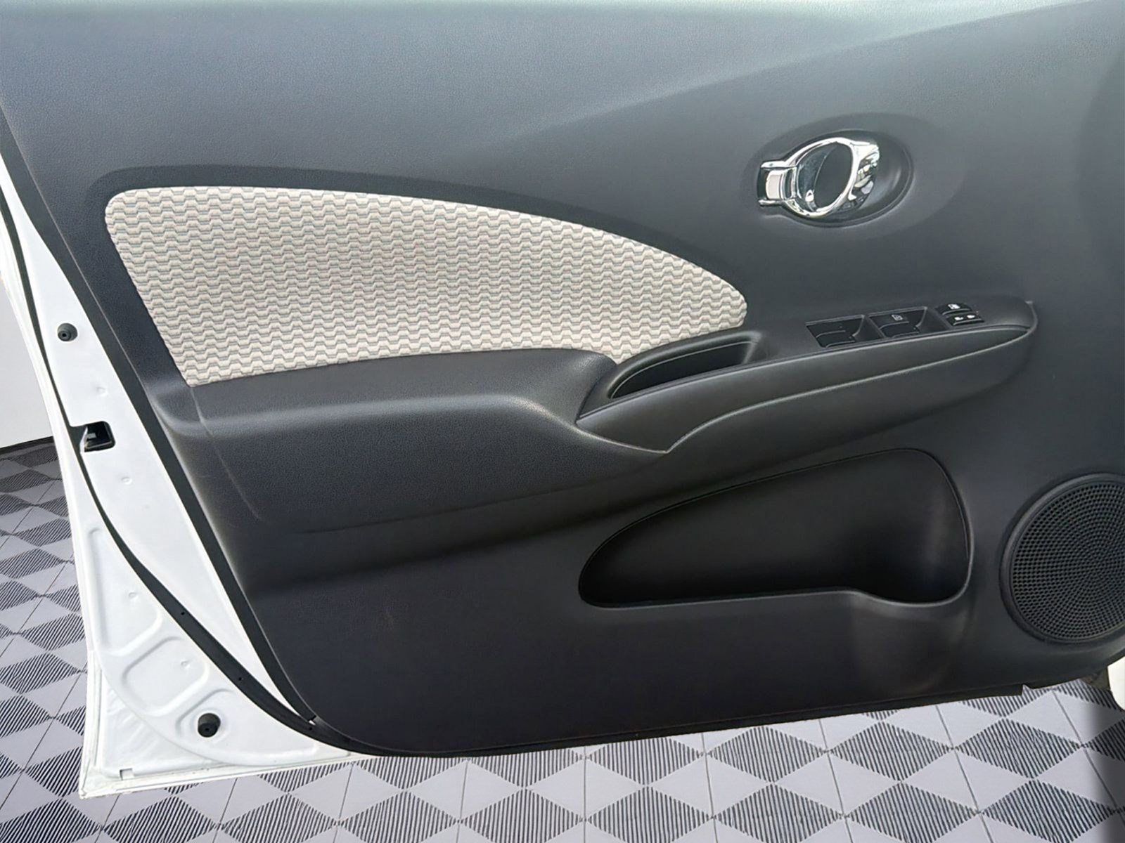 Used 2015 Nissan Versa Note SV FWD image 18