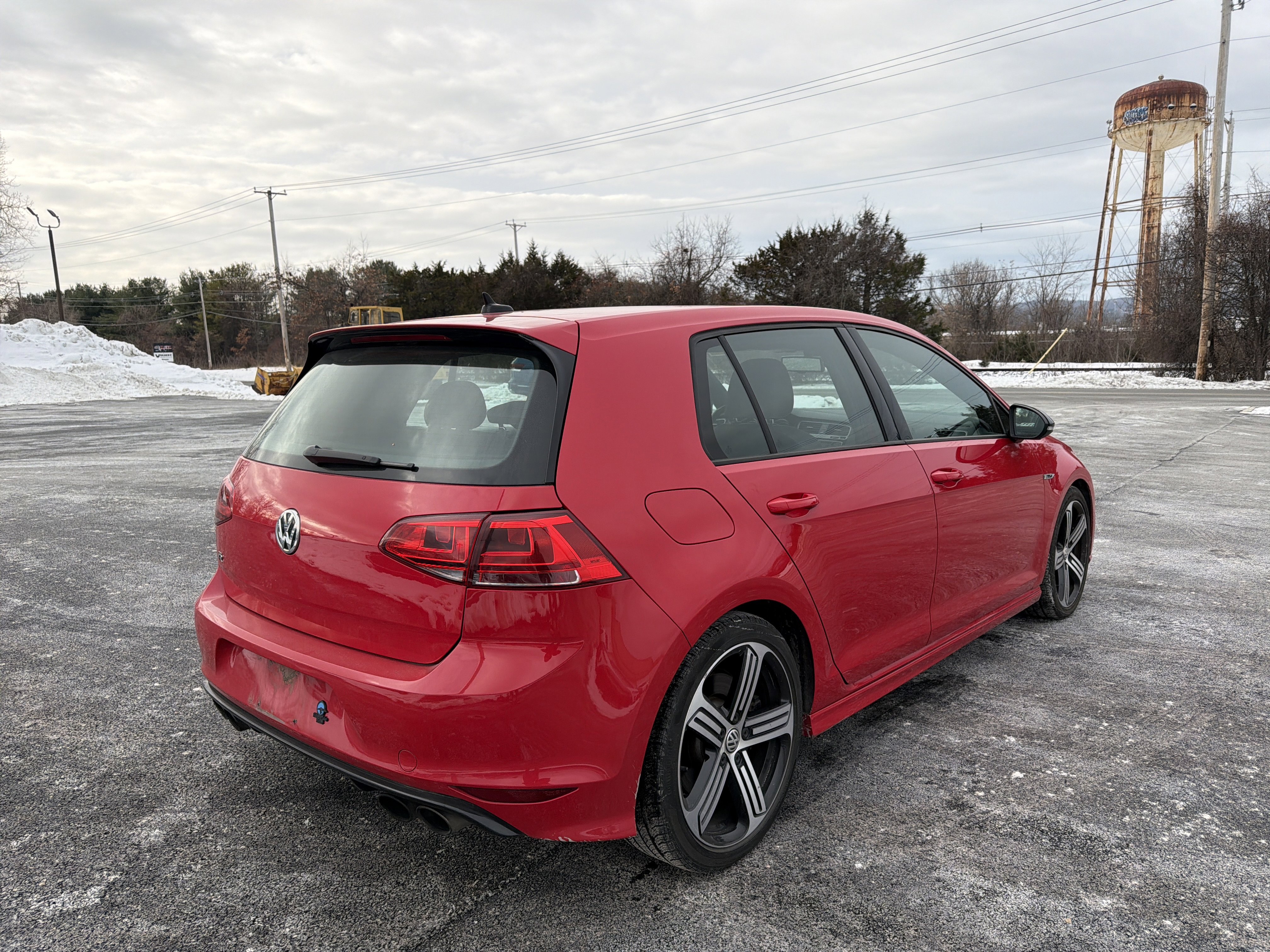 Used 2015 Volkswagen Golf R 4-Door image 6