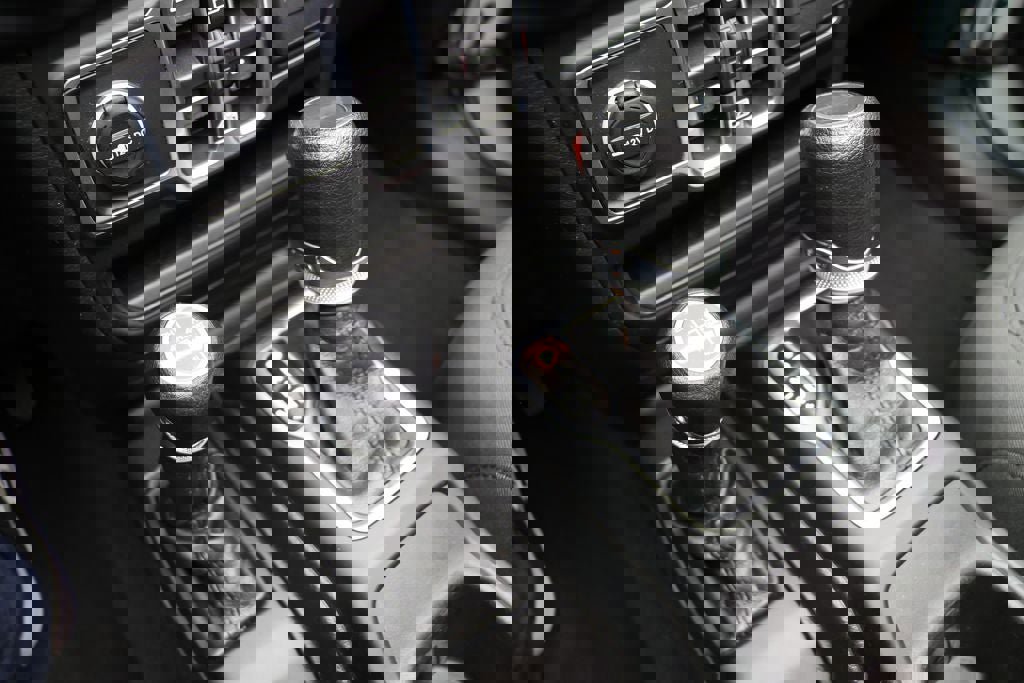 Used 2023 Jeep Wrangler Unlimited w/ Sun & Screen Package image 26