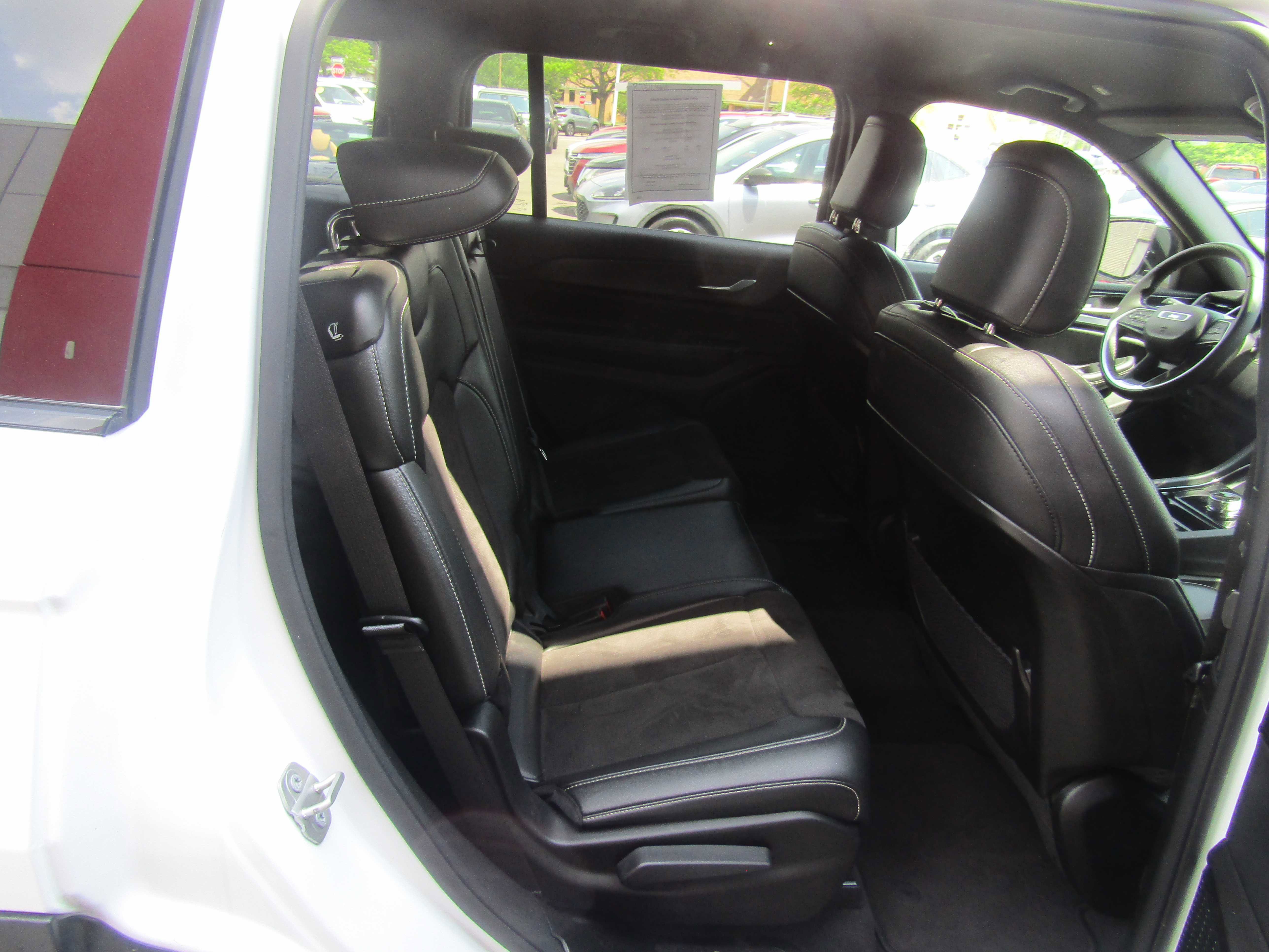 Used 2023 Jeep Grand Cherokee L Laredo AWD/4WD image 14