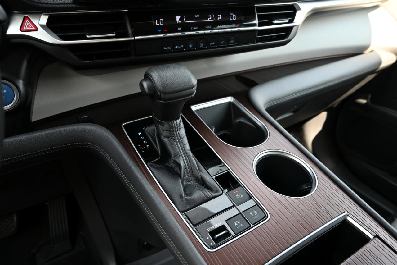 Used 2021 Toyota Sienna LE image 32