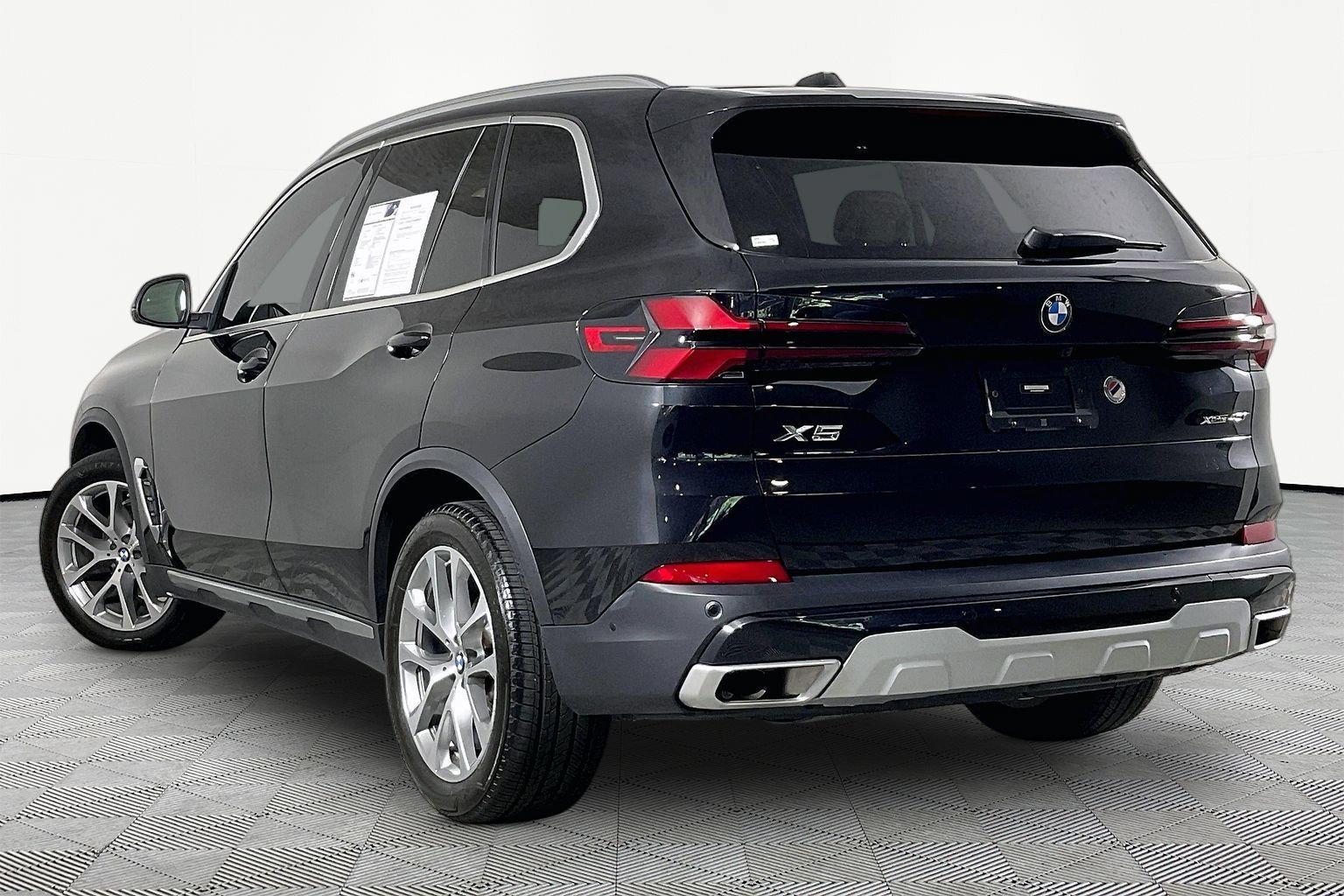 Used 2024 BMW X5 xDrive40i w/ Premium Package AWD/4WD image 5