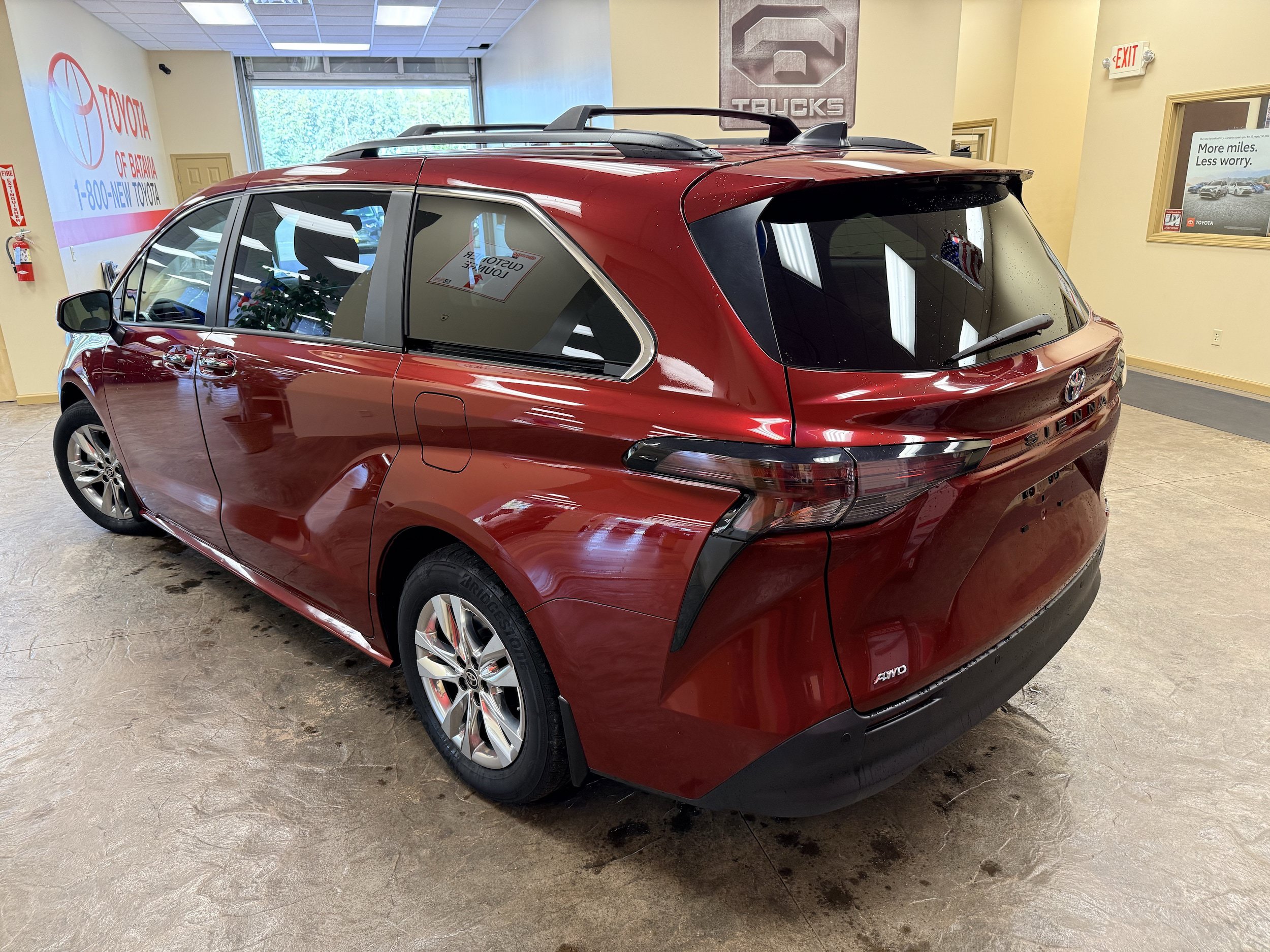 Used 2024 Toyota Sienna XLE w/ XLE Plus Package AWD/4WD image 8