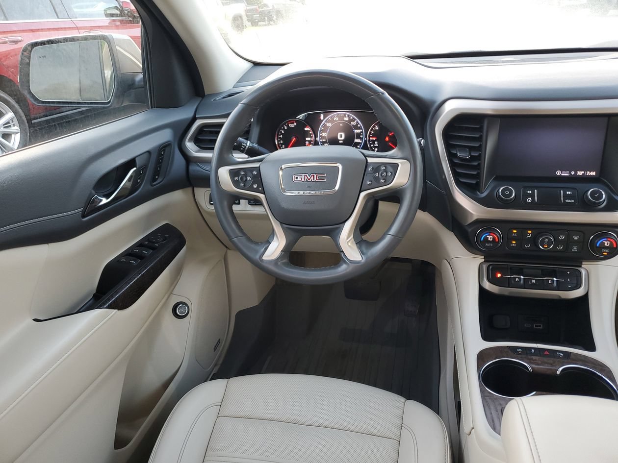 Used 2023 GMC Acadia Denali w/ Denali Technology Package FWD image 12