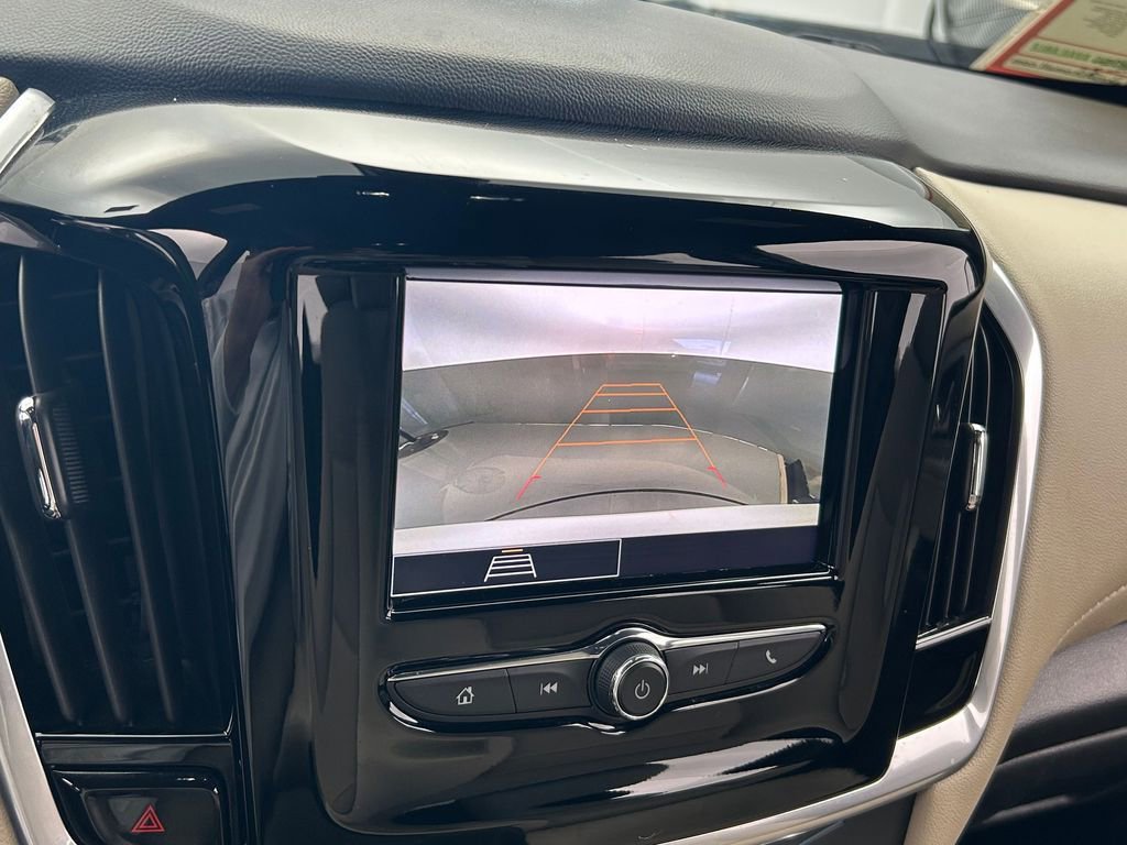 Used 2022 Chevrolet Traverse LS image 21