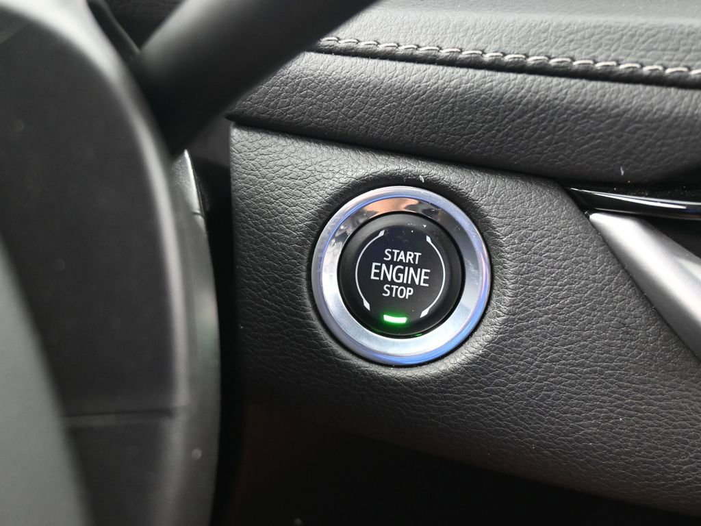 Used 2024 Cadillac XT4 Premium Luxury image 29