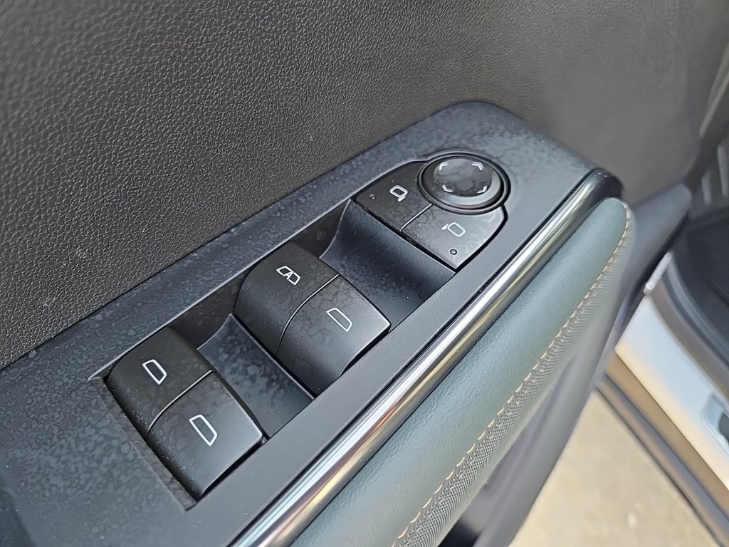 Used 2026 GMC Acadia AT4 w/ Luxury Package AWD/4WD image 35