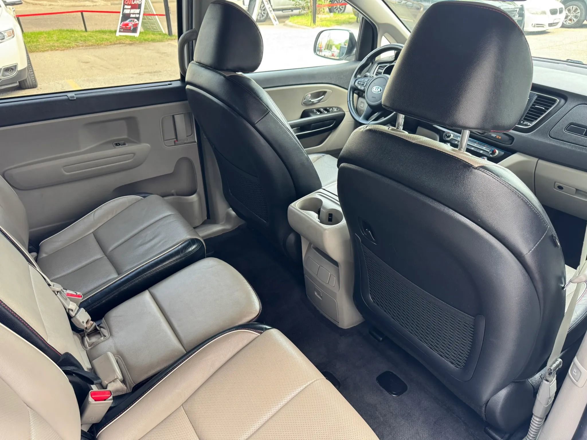 Used 2020 Kia Sedona EX FWD image 23