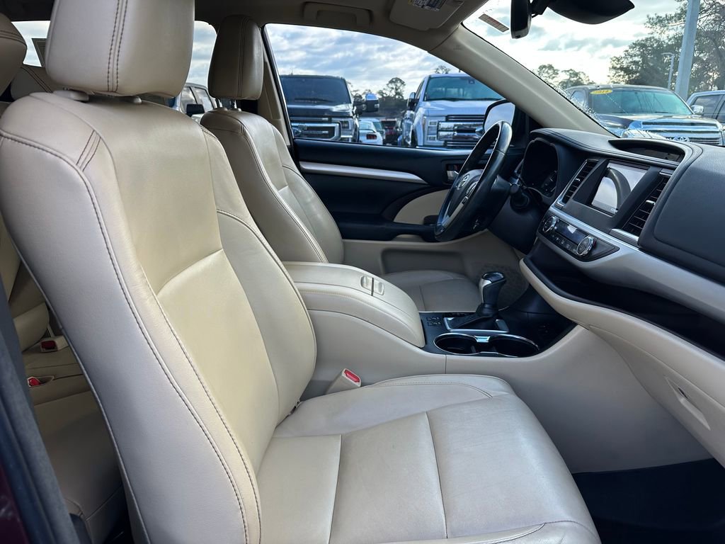 Used 2018 Toyota Highlander XLE image 39