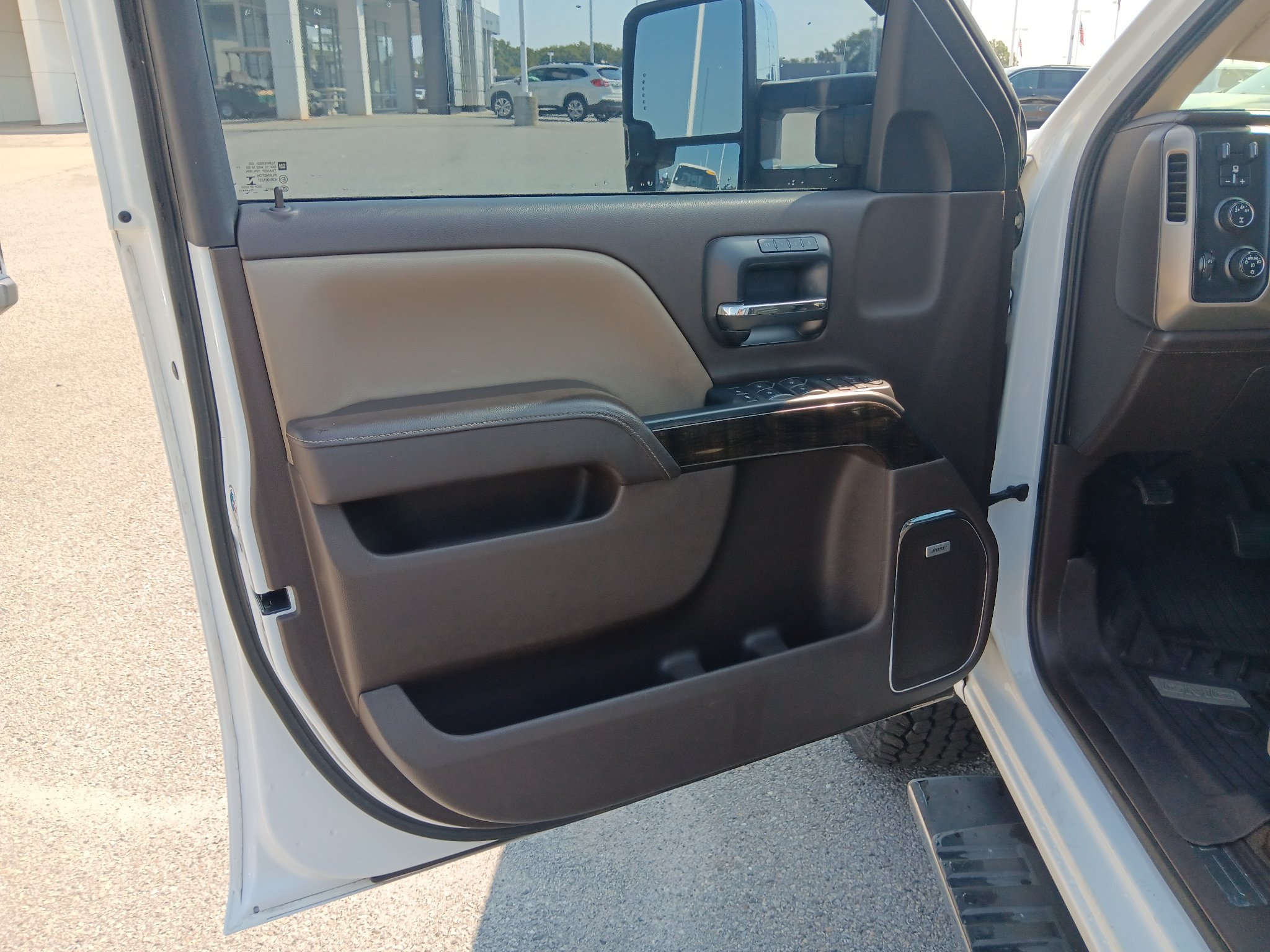 Used 2016 GMC Sierra 2500 Denali w/ Suspension Package, Off-Road AWD/4WD image 10