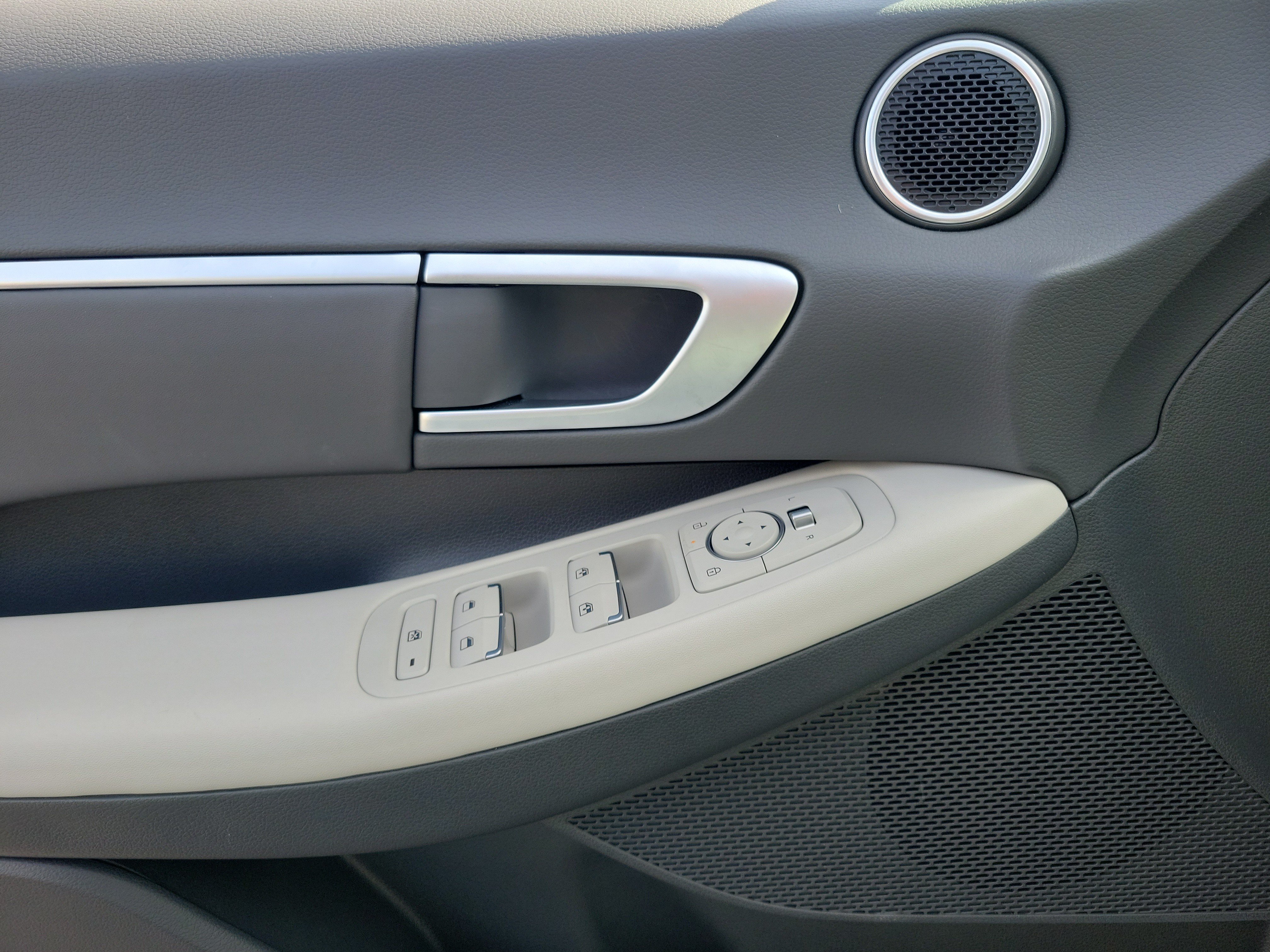 New 2025 Hyundai Sonata SEL FWD image 17