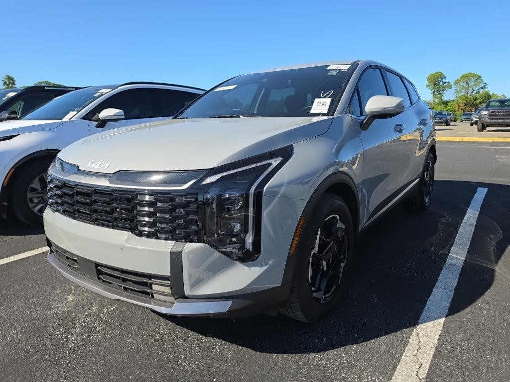 Certified 2026 Kia Sportage EX FWD image 4