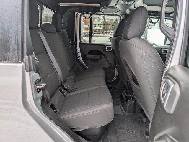 Used 2022 Jeep Gladiator Willys image 17