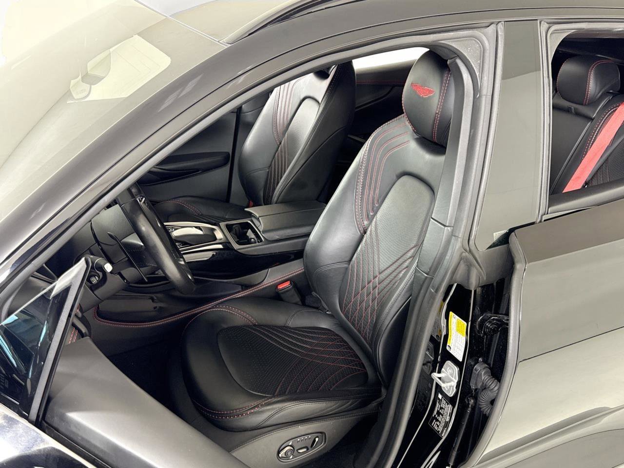 Used 2021 Aston Martin DBX image 12