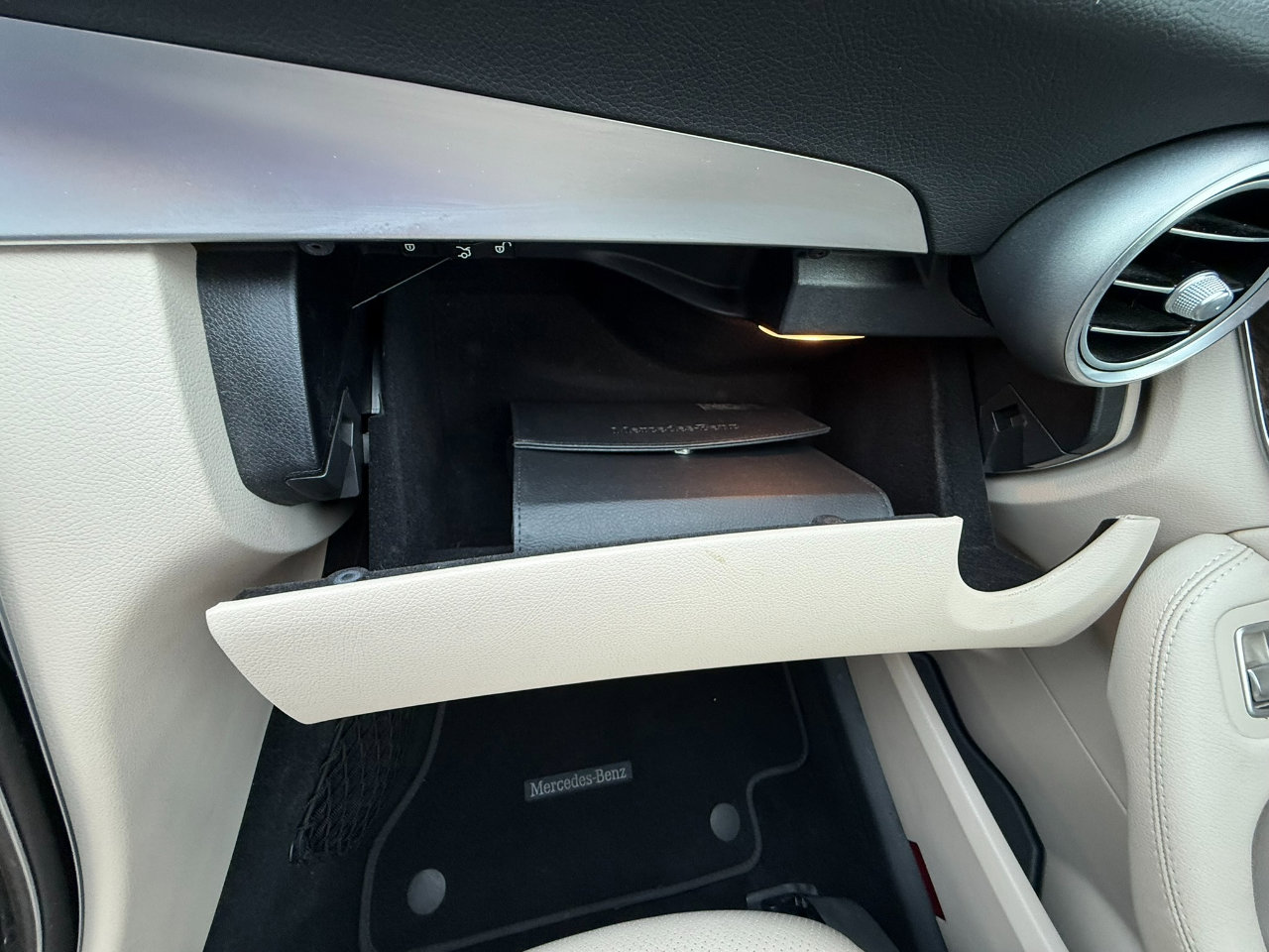 Used 2017 Mercedes-Benz C 300 Sedan image 26