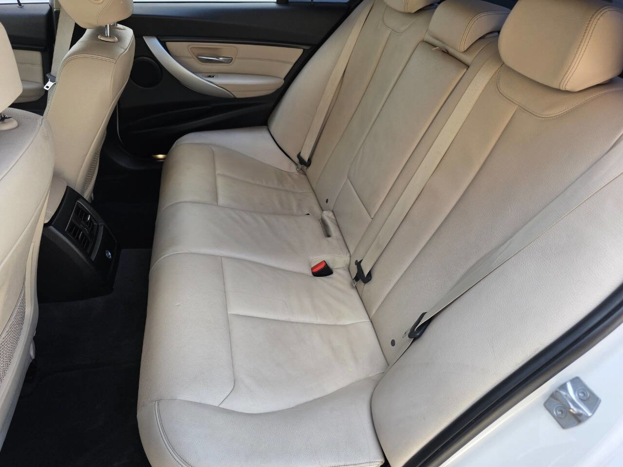 Used 2018 BMW 320i Sedan image 30