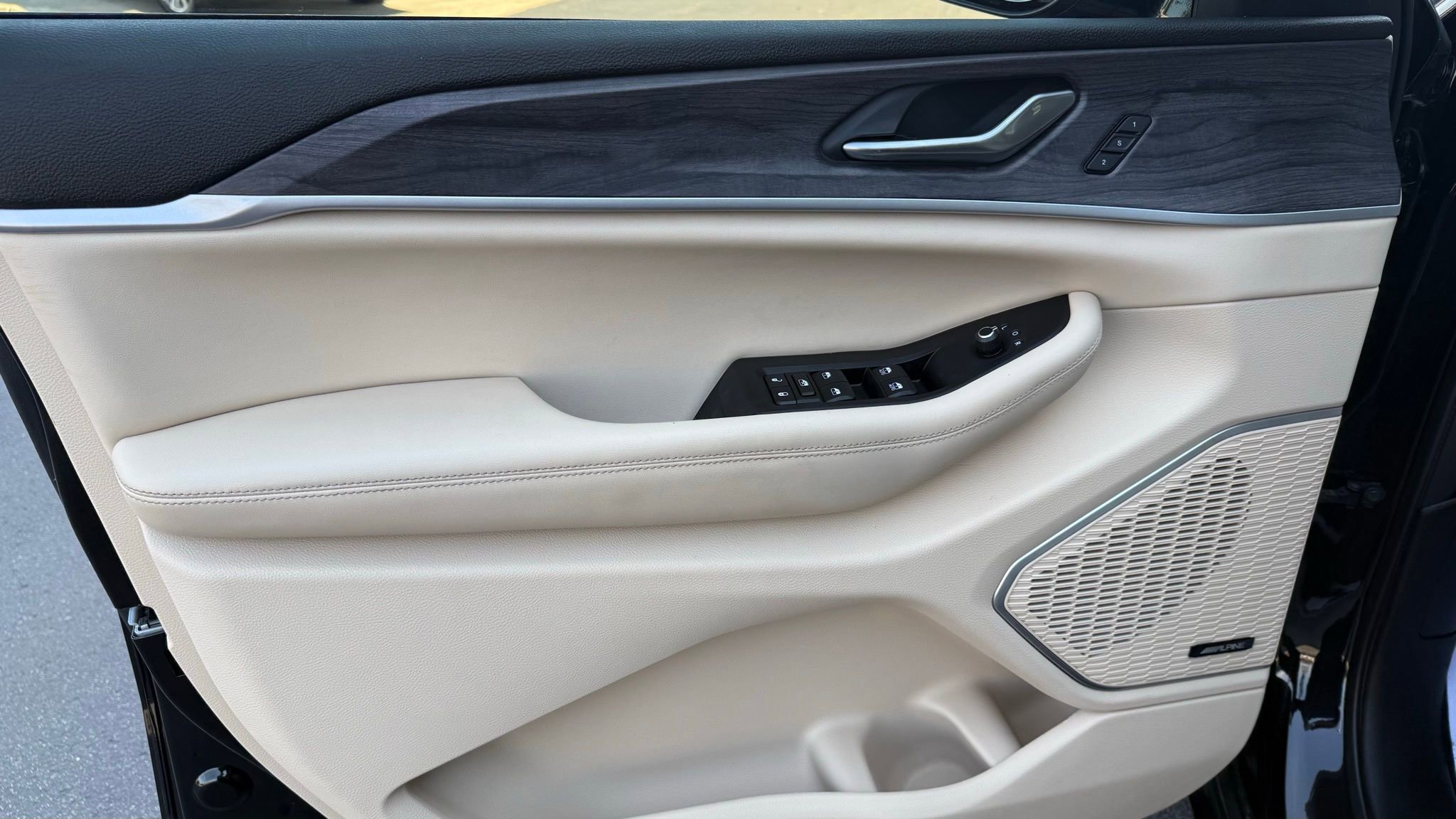 Used 2023 Jeep Grand Cherokee 4WD 4xe image 41