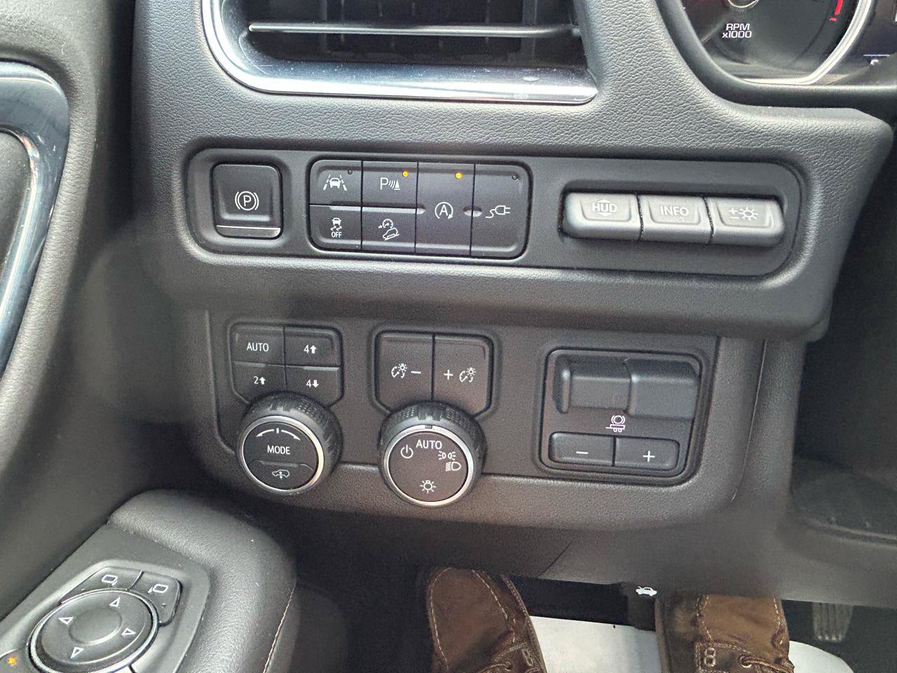 Used 2021 Chevrolet Suburban High Country AWD/4WD image 31