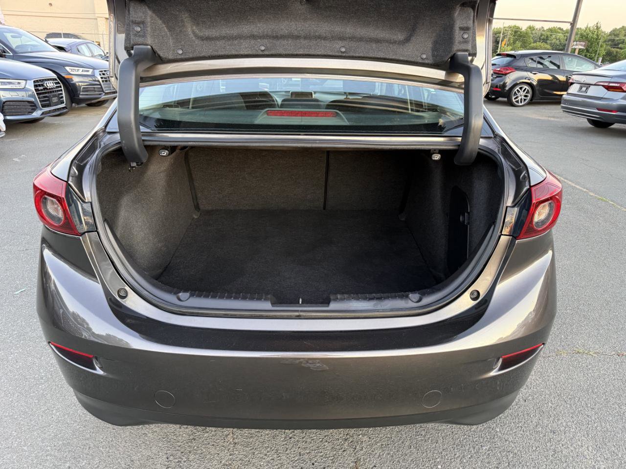 Used 2016 MAZDA MAZDA3 i Sport w/ Preferred Equipment Package FWD image 10