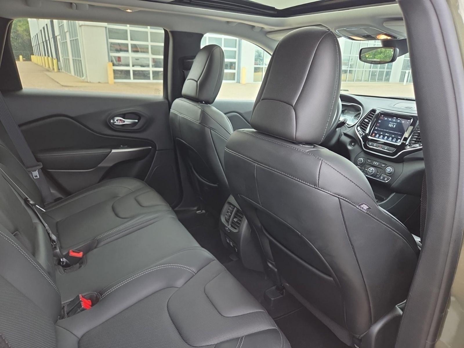 Used 2021 Jeep Cherokee Limited AWD/4WD image 14