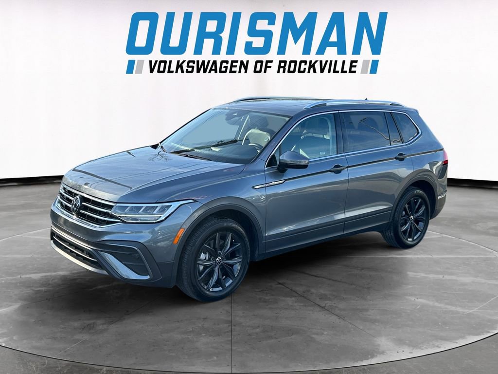 Used 2024 Volkswagen Tiguan SE image 2