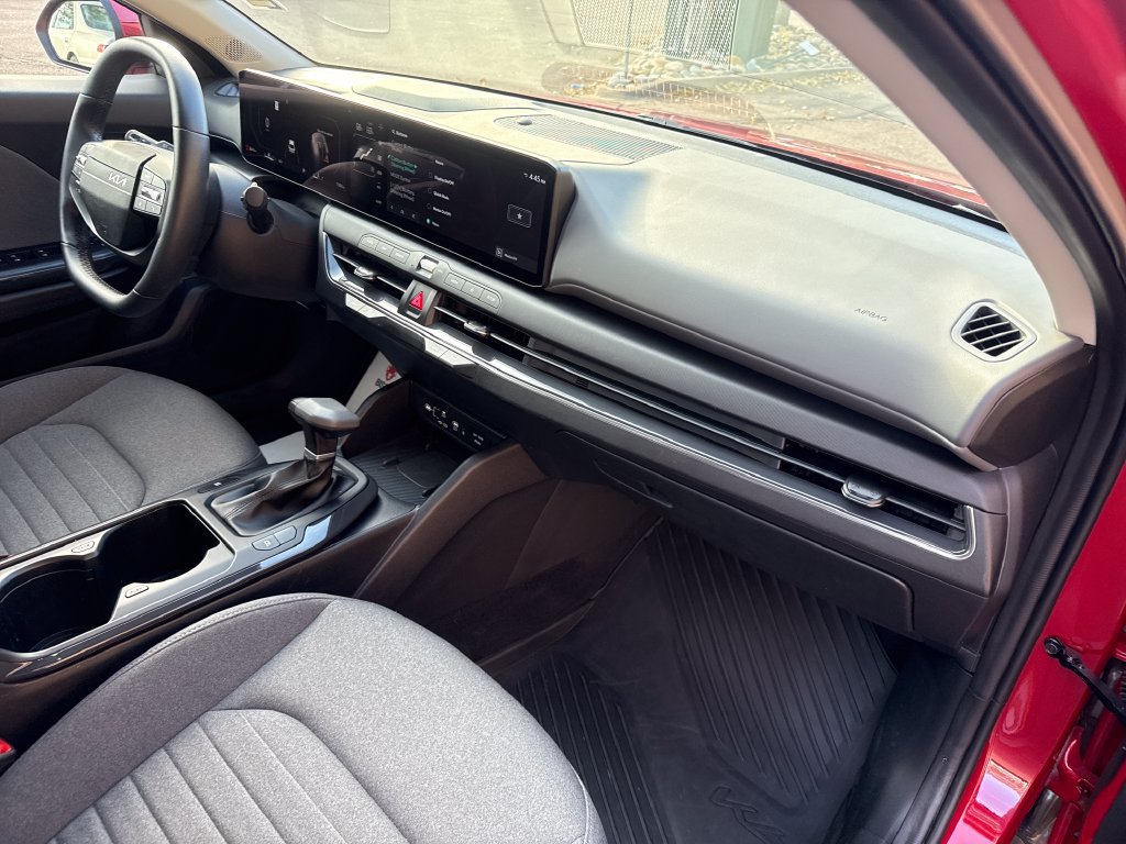 Used 2025 Kia K4 EX FWD image 31