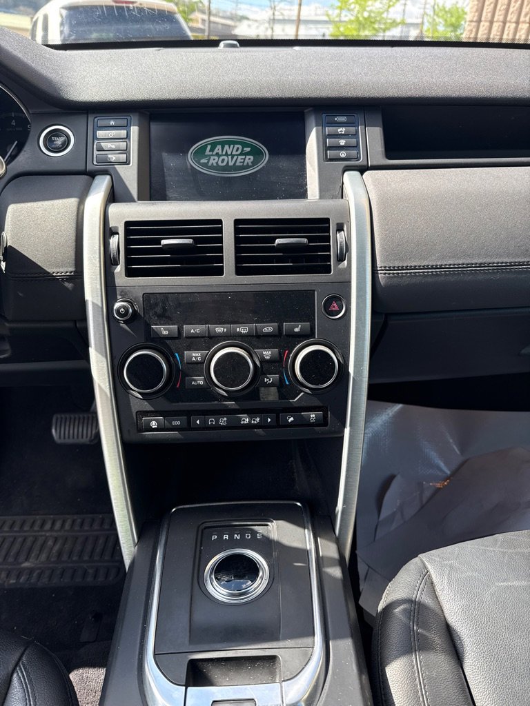 Used 2019 Land Rover Discovery Sport SE image 11
