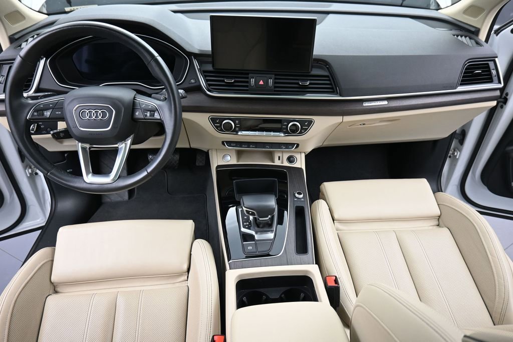 Used 2021 Audi Q5 2.0T Premium Plus w/ Premium Plus Package AWD/4WD image 12