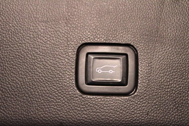 Used 2023 Chevrolet Traverse Premier image 18