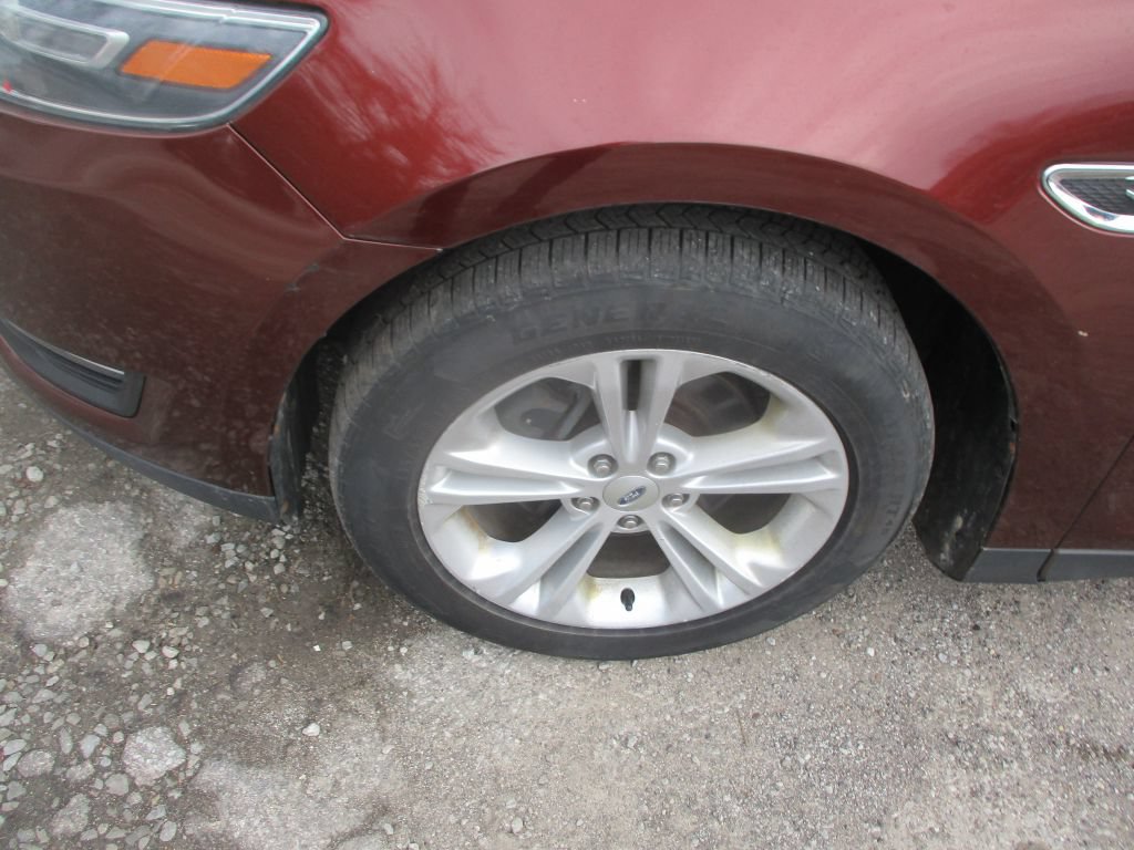 Used 2015 Ford Taurus SEL w/ Equipment Group 201A FWD image 4