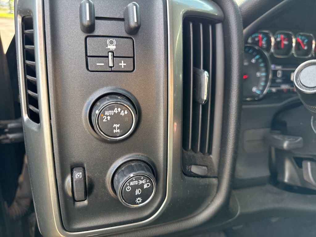 Used 2018 Chevrolet Silverado 1500 LT w/ Texas Edition AWD/4WD image 7