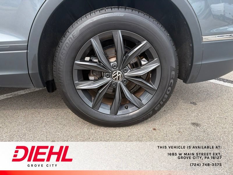 Used 2024 Volkswagen Tiguan SE AWD/4WD image 40