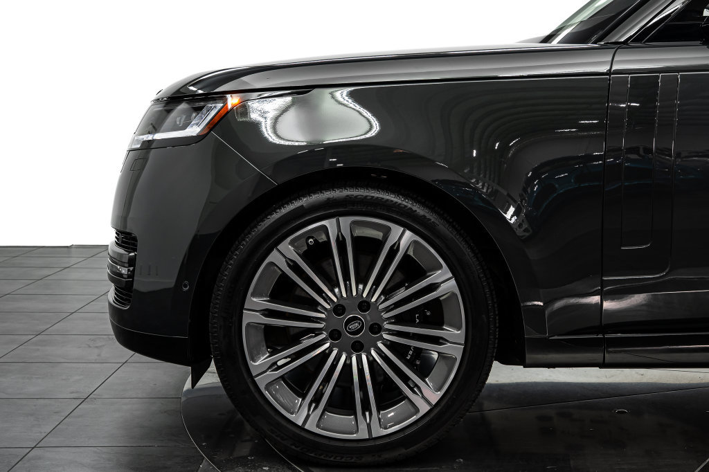 Used 2025 Land Rover Range Rover Long Wheelbase SE AWD/4WD image 13