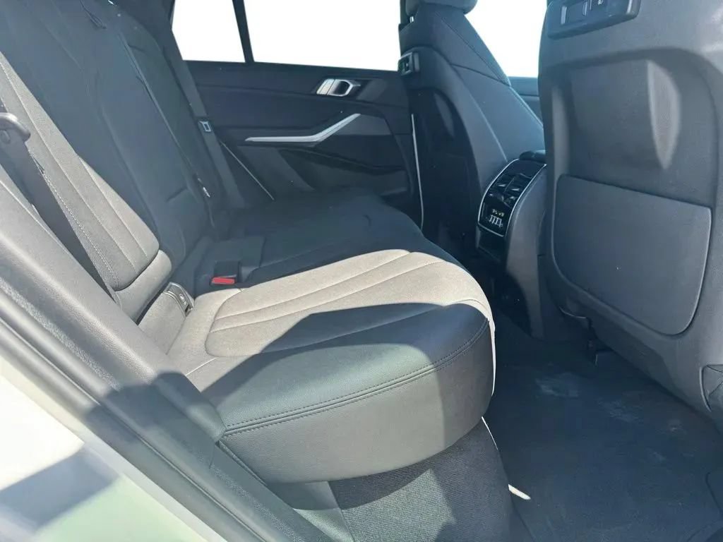 Used 2022 BMW X5 xDrive40i w/ Premium Package AWD/4WD image 17