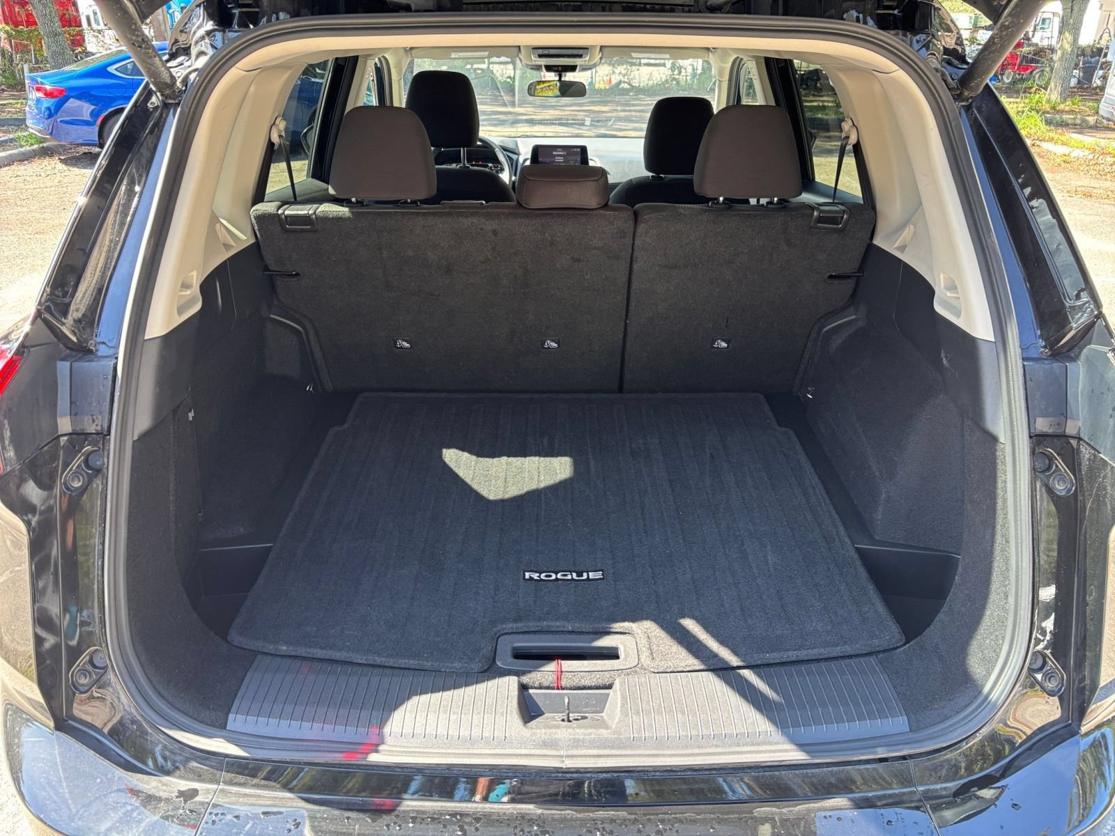 Used 2025 Nissan Rogue SV AWD/4WD image 31