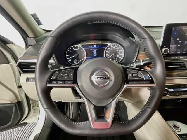 Used 2020 Nissan Altima 2.0 Platinum FWD image 12