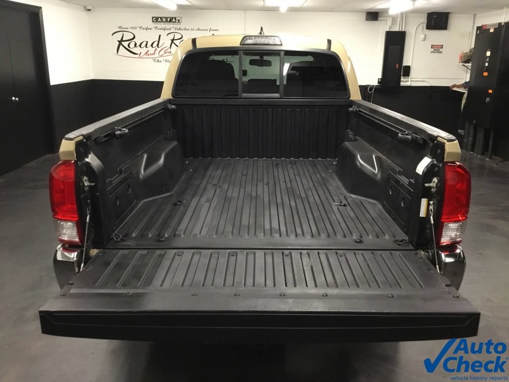 Used 2016 Toyota Tacoma SR5 w/ SR5 Appearance Package (SN) AWD/4WD image 12