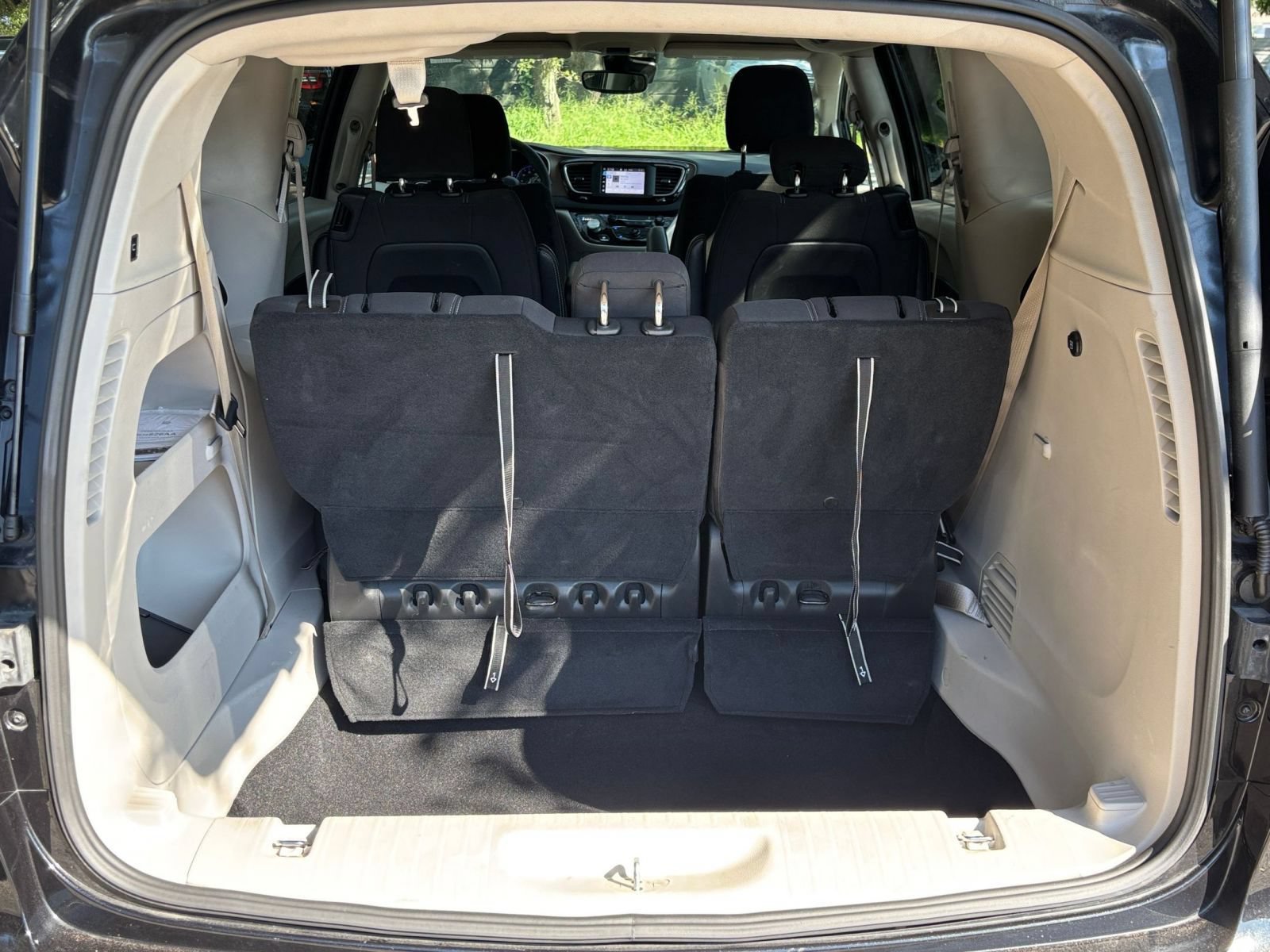 Used 2024 Chrysler Voyager LX FWD image 33