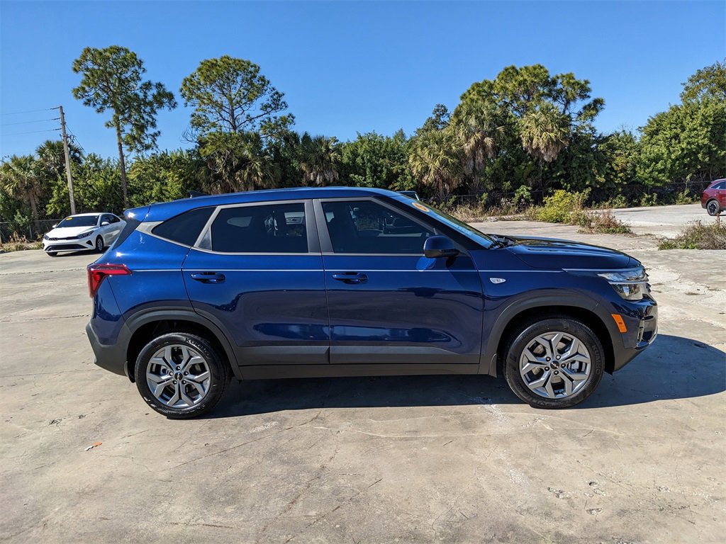 Certified 2025 Kia Seltos LX image 10